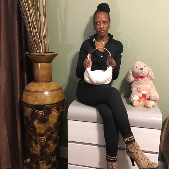 Handbag - Picture 4 of 6